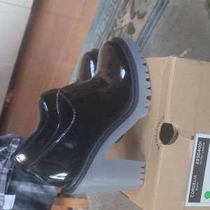 Doc Martens black woman's 8. Nwob never worn.